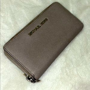 Micheal Kors grey wallet